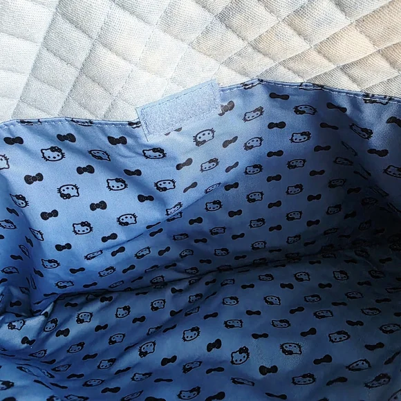 Hello Kitty Shoulder Bag - Picture 4 of 10